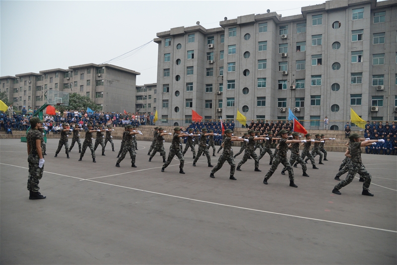 全员军训拉序幕五化管理奠基础