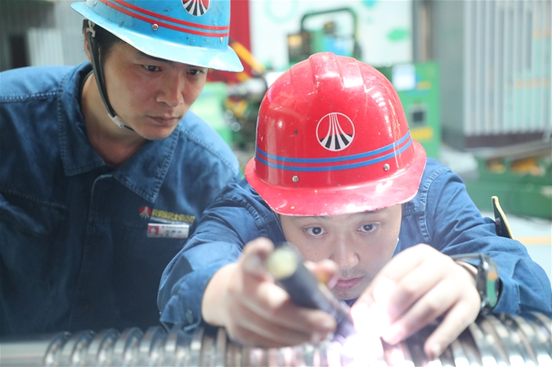 奋斗青春：时光里的钢铁之路