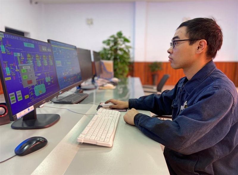 奉献描绘青春 奋斗成就人生