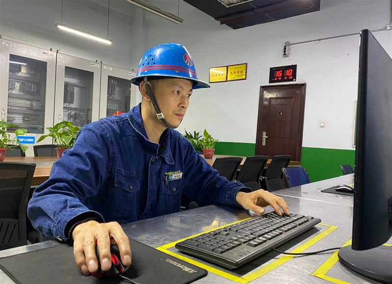 青春恰时来 奋斗正少年